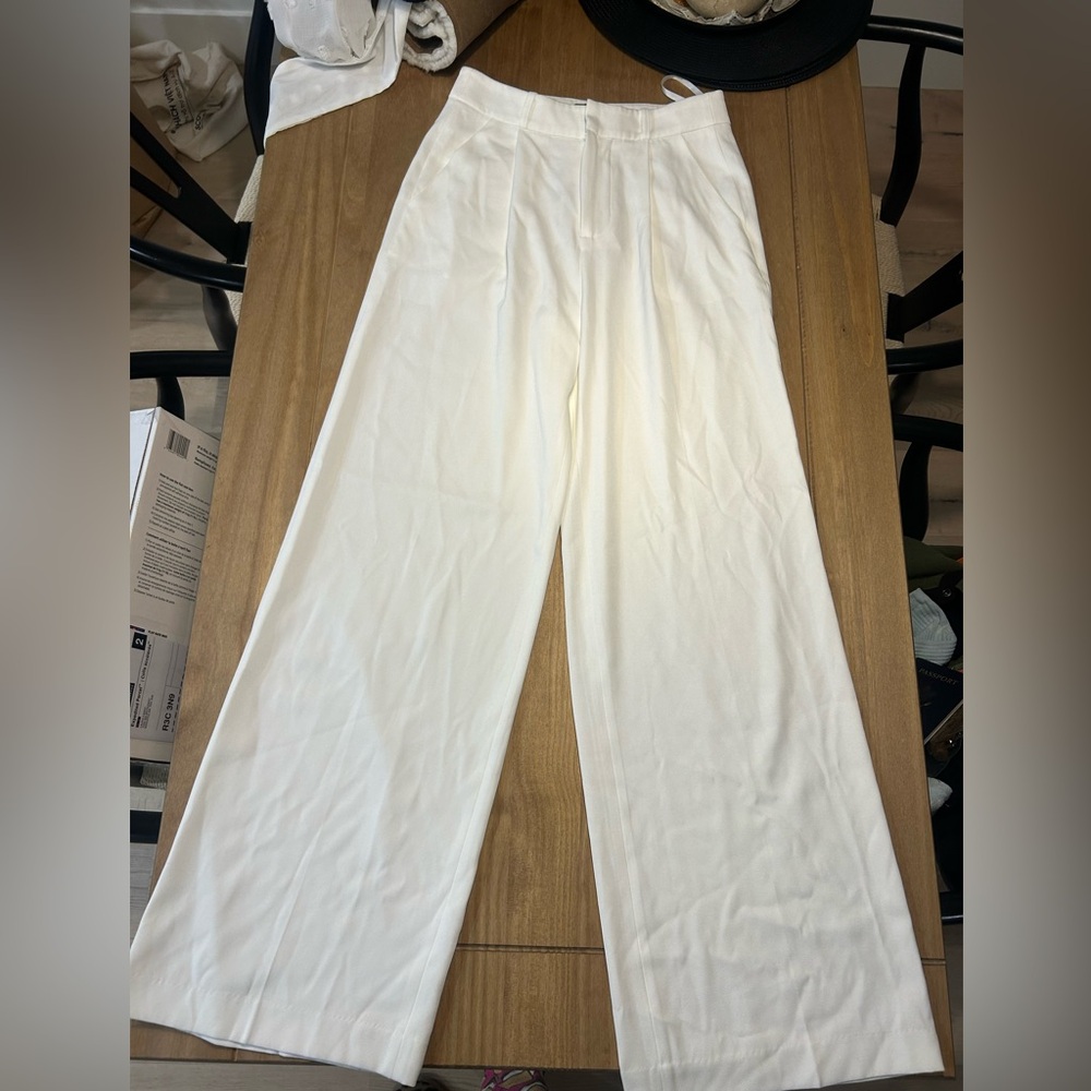 BRAND NEW** White trousers